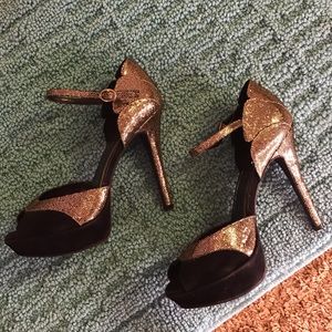 Jessica Simpson Pumps! Black suede and gold shell
